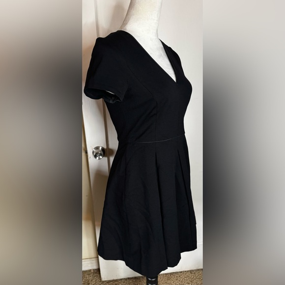 Banana Republic Skater Dress pleated Circle Skirt flirty feminine cocktail noir - Picture 9 of 11